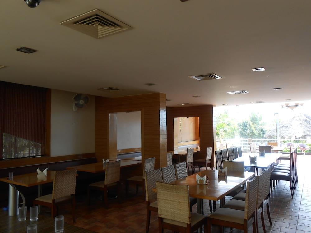 Jade Beach Resort Tirupporur Exteriér fotografie