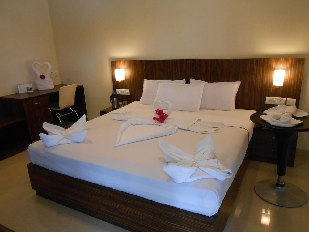 Jade Beach Resort Tirupporur Exteriér fotografie