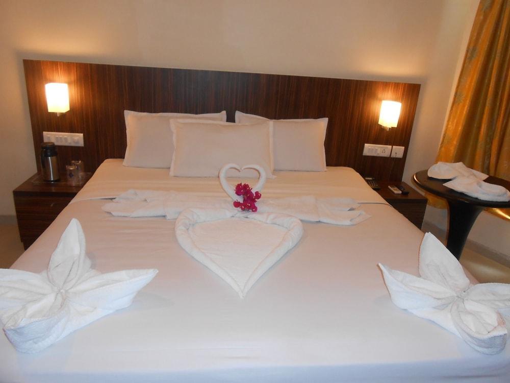 Jade Beach Resort Tirupporur Exteriér fotografie